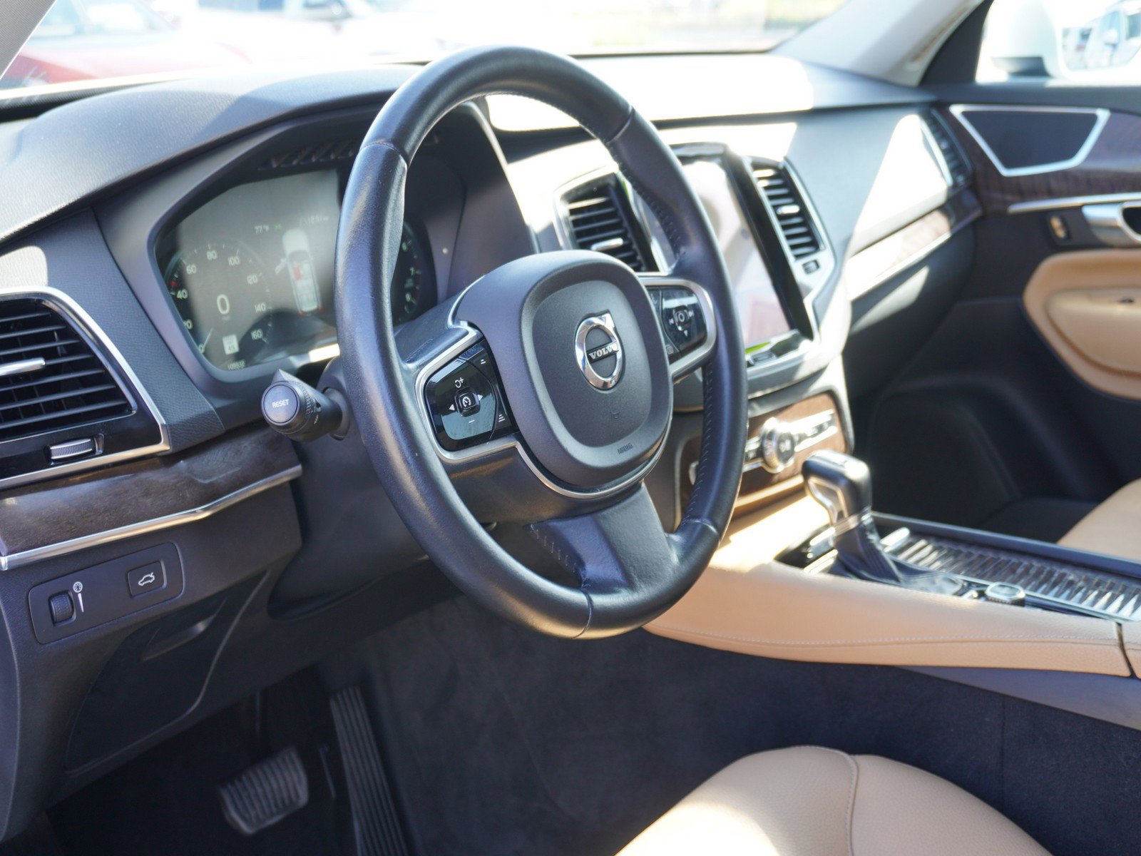 Used 2016 Volvo XC90 T6 Momentum image 22