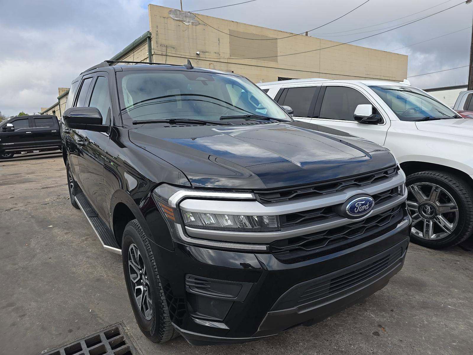 Used 2024 Ford Expedition XLT image 4
