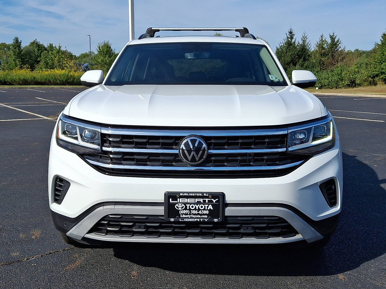 Used 2023 Volkswagen Atlas SE w/ Panoramic Sunroof Package image 2