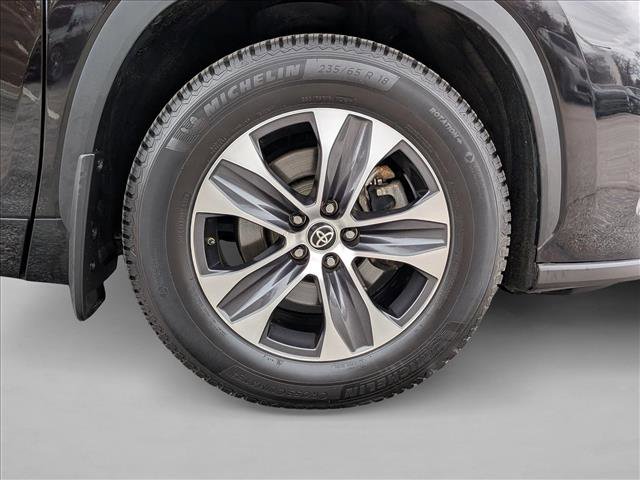 Used 2022 Toyota Highlander XLE AWD/4WD image 27