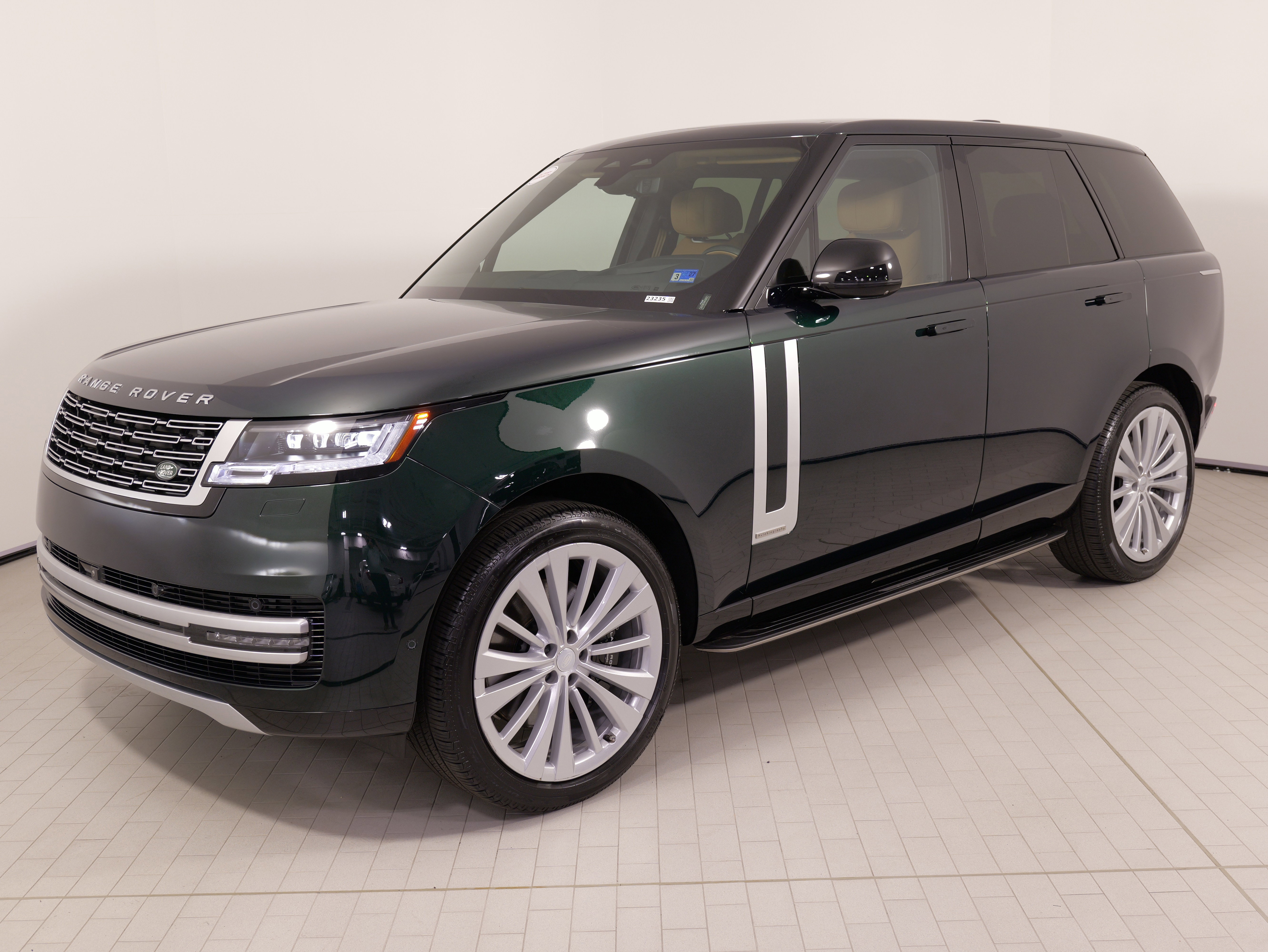 Used 2025 Land Rover Range Rover Autobiography image 3