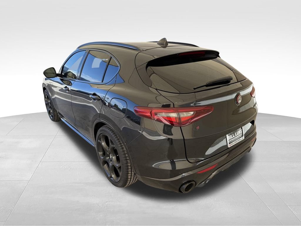 Used 2023 Alfa Romeo Stelvio Veloce AWD/4WD image 9