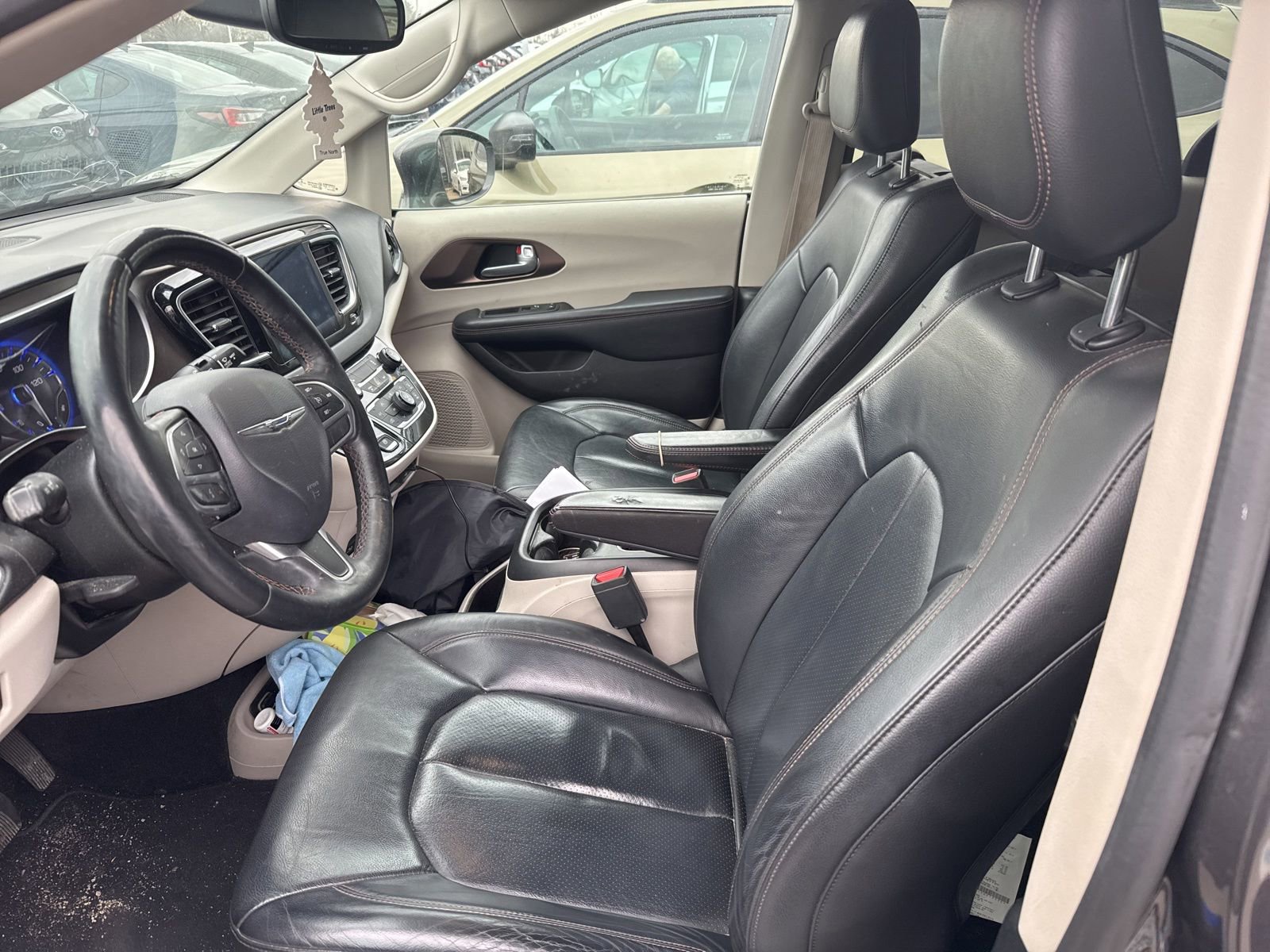 Used 2017 Chrysler Pacifica Touring-L Plus image 7