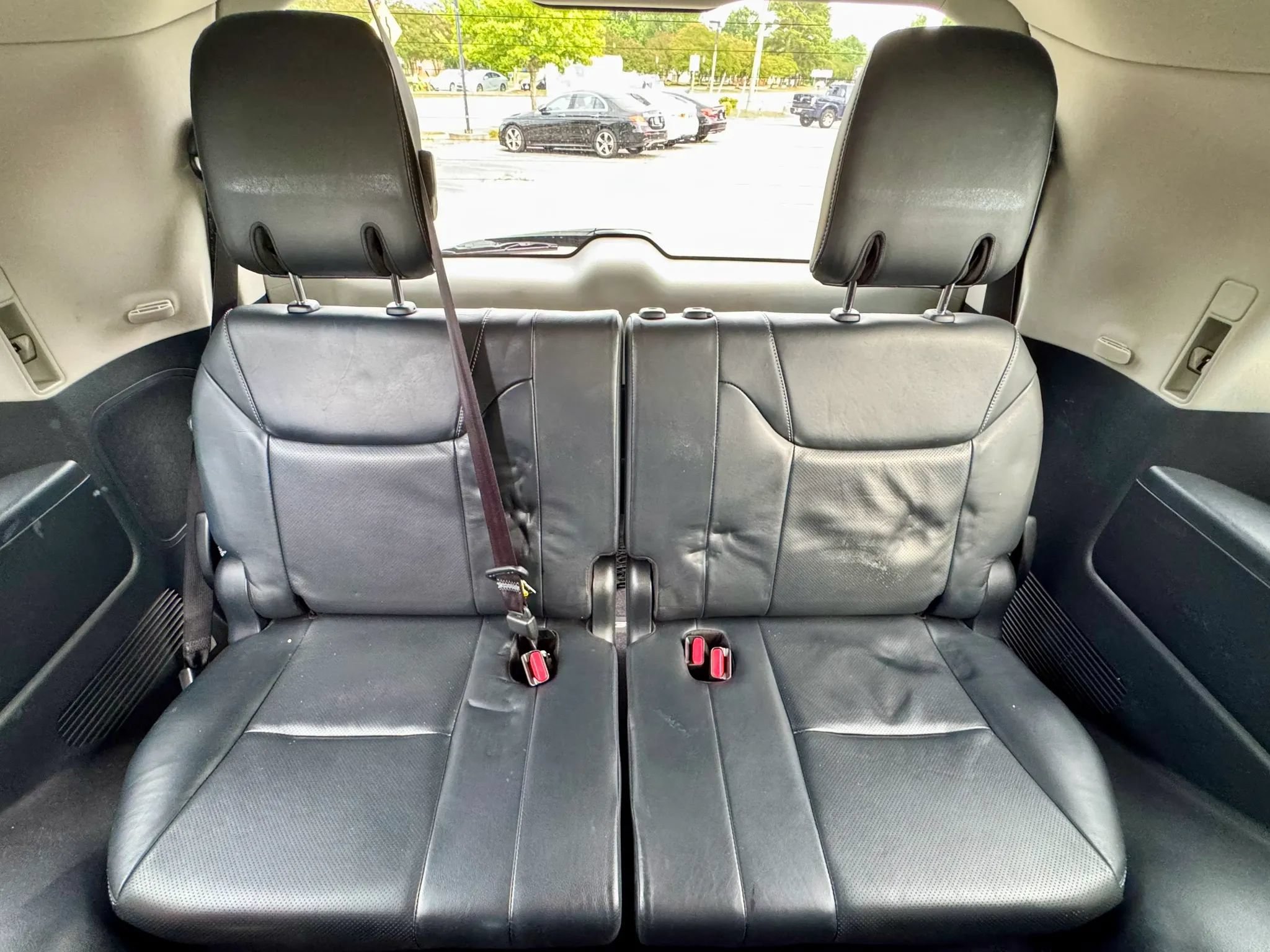 Used 2013 Lexus LX 570 4WD w/ Luxury Pkg image 11