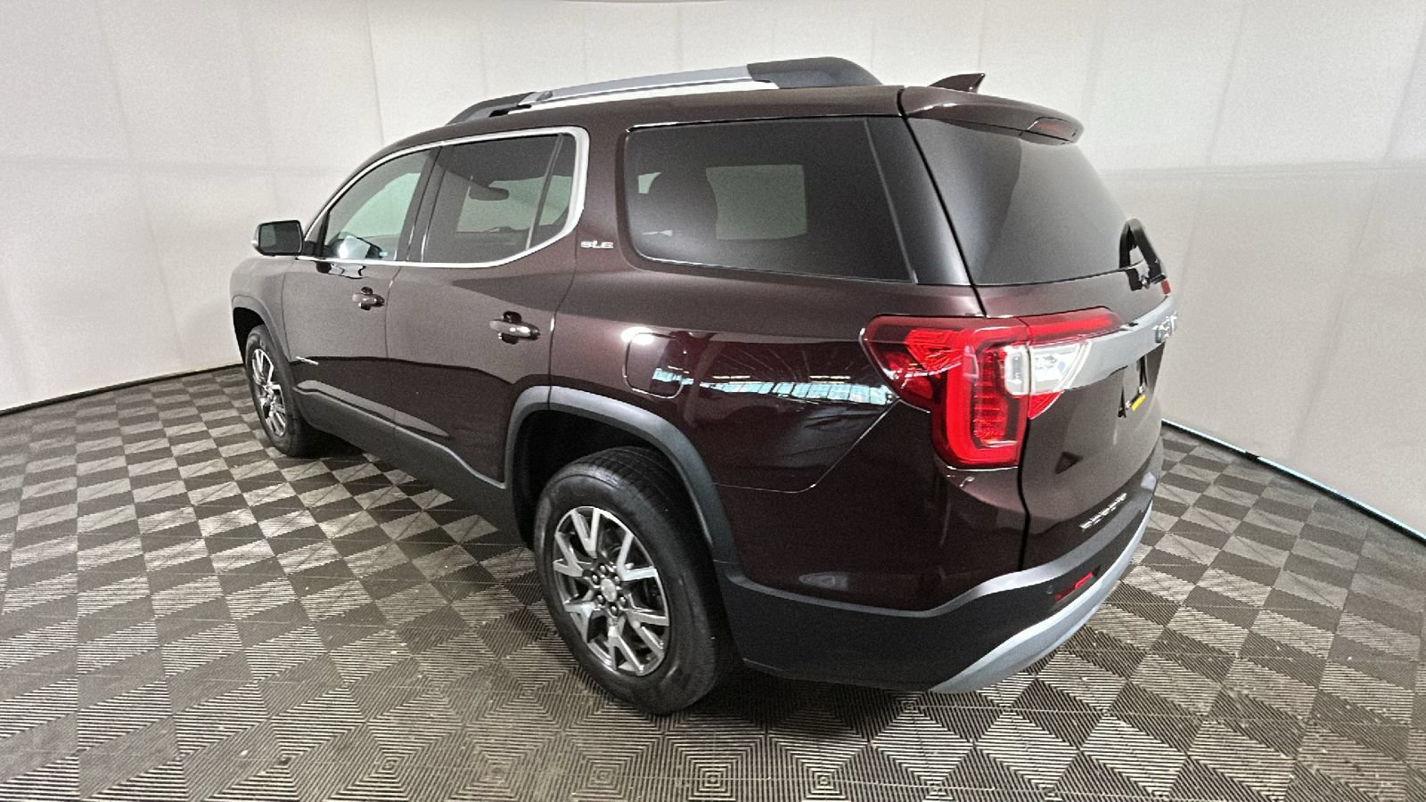 Used 2020 GMC Acadia SLE w/ Driver Convenience Package FWD video 5