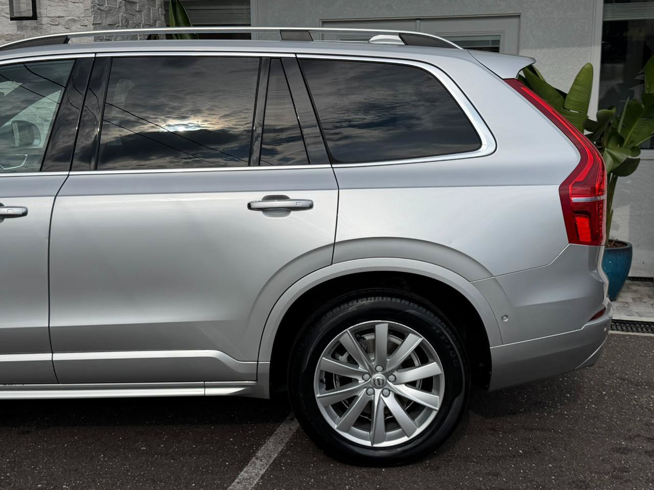 Used 2018 Volvo XC90 T6 Momentum w/ Convenience Package AWD/4WD image 10