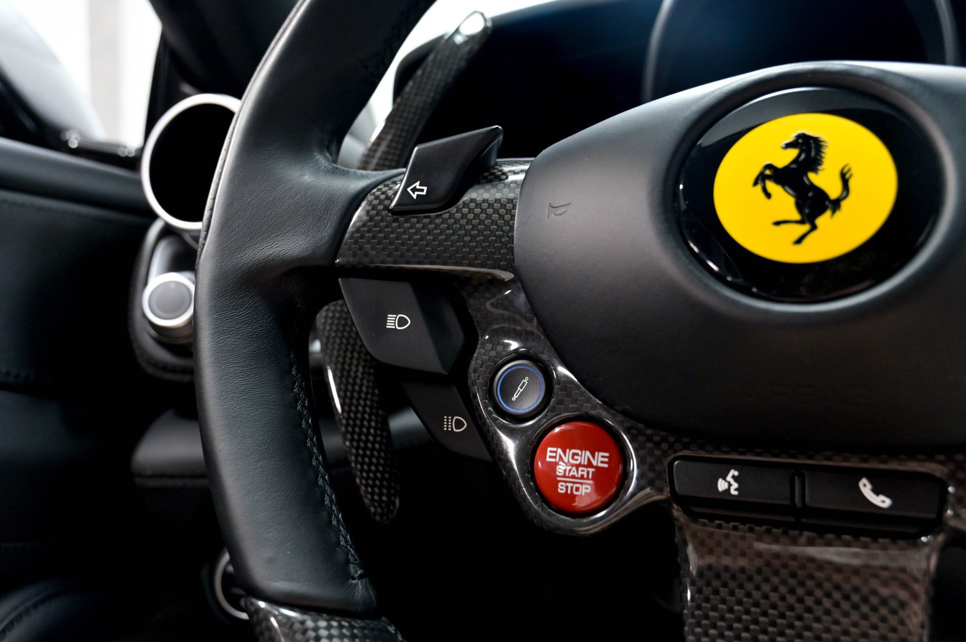Used 2017 Ferrari GTC4Lusso AWD/4WD image 49