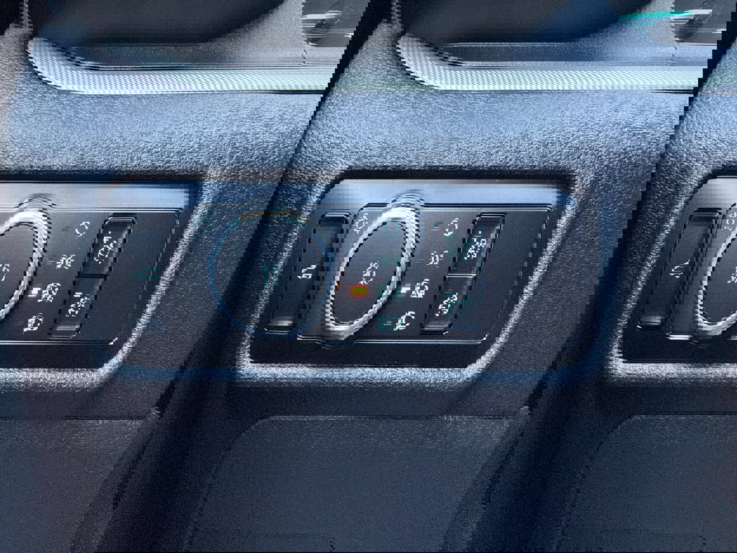 Used 2024 Ford Explorer XLT w/ Equipment Group 202A image 20