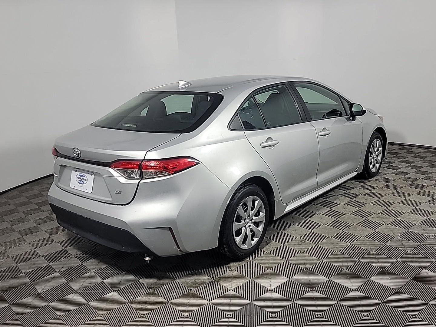 Used 2023 Toyota Corolla LE image 4