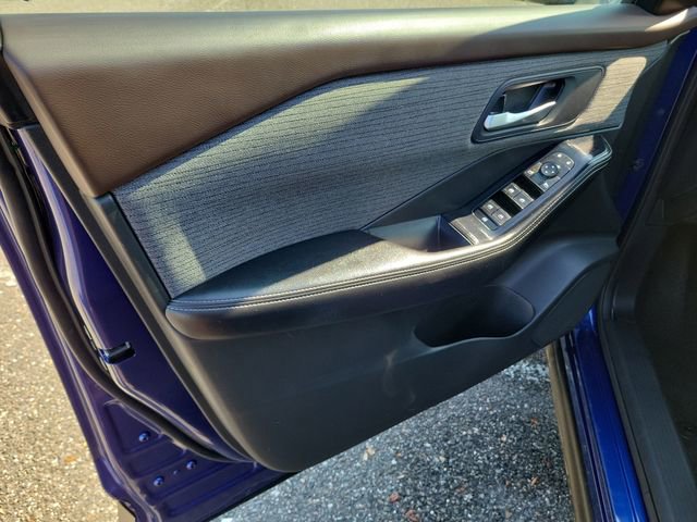 Used 2023 Nissan Rogue SV image 18