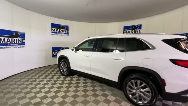 Used 2025 Buick Enclave Preferred AWD/4WD image 8