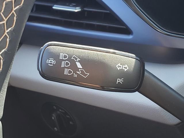 Used 2022 Volkswagen Taos SE image 32