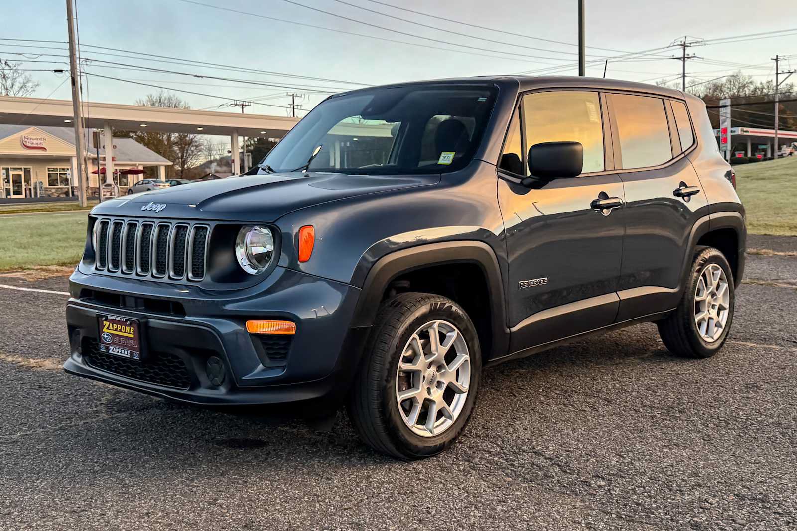Used 2023 Jeep Renegade Latitude AWD/4WD image 7