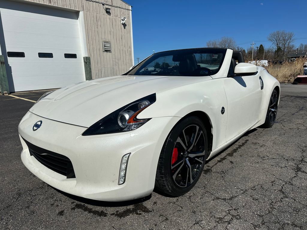 Used 2018 Nissan 370Z Touring Sport RWD image 13