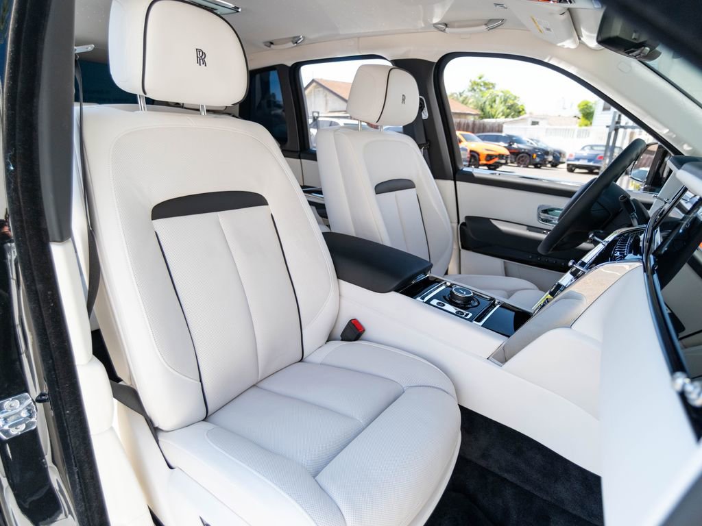 Used 2025 Rolls-Royce Cullinan AWD/4WD image 39