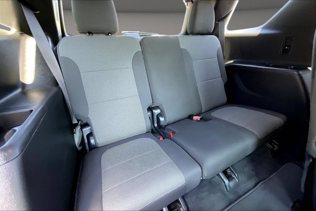 Used 2023 Chevrolet Traverse LT FWD image 29
