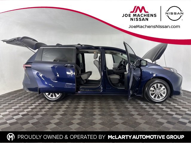 Used 2025 Toyota Sienna LE image 13