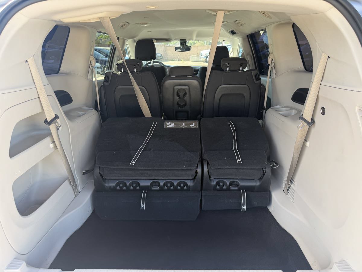 Used 2017 Chrysler Pacifica LX FWD image 22