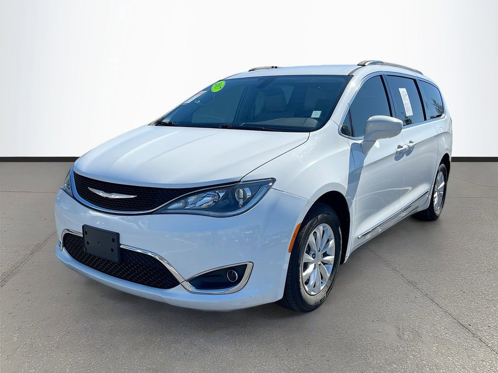 Used 2017 Chrysler Pacifica Touring-L image 3