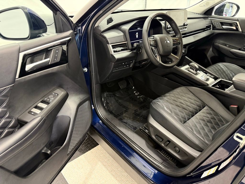 Used 2024 Mitsubishi Outlander SEL Black Edition image 33