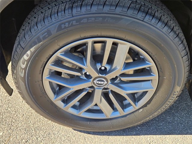 Used 2023 Nissan Rogue S image 12