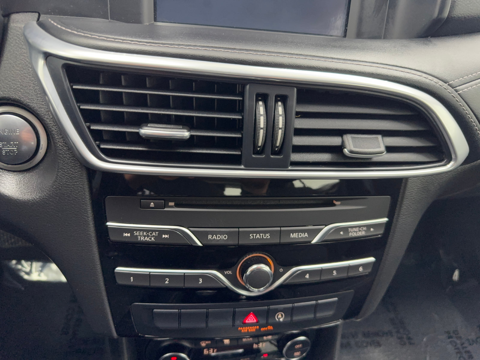 Used 2019 INFINITI QX30 FWD image 18