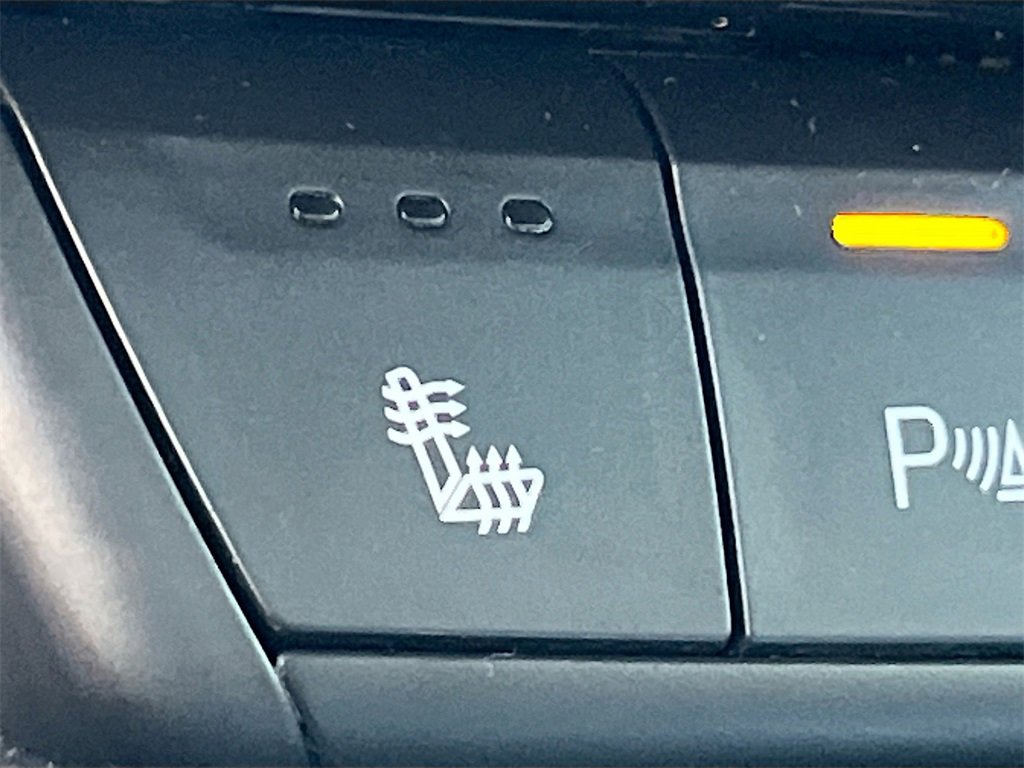 Used 2024 Cadillac XT4 Luxury w/ Cold Weather Package image 20