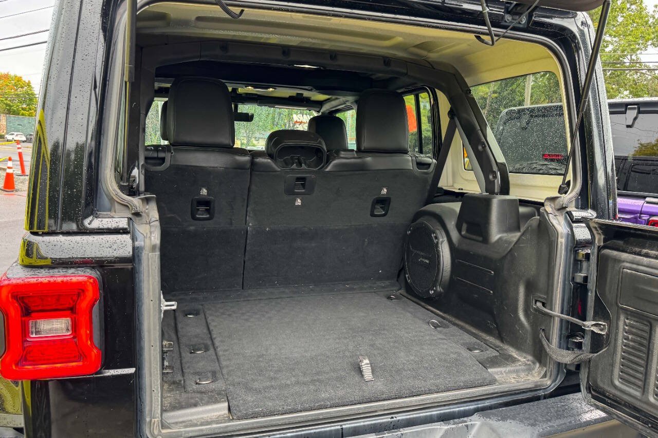 Used 2019 Jeep Wrangler Unlimited Sahara w/ Uconnect 4C Nav & Sound Group AWD/4WD image 13
