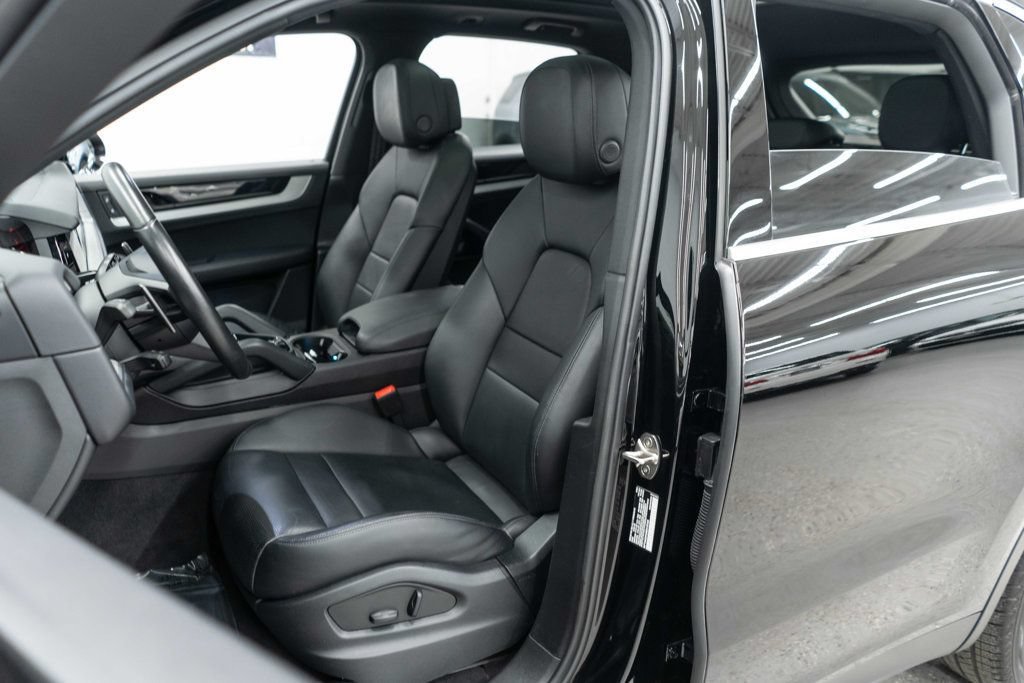 Used 2024 Porsche Cayenne AWD/4WD image 9