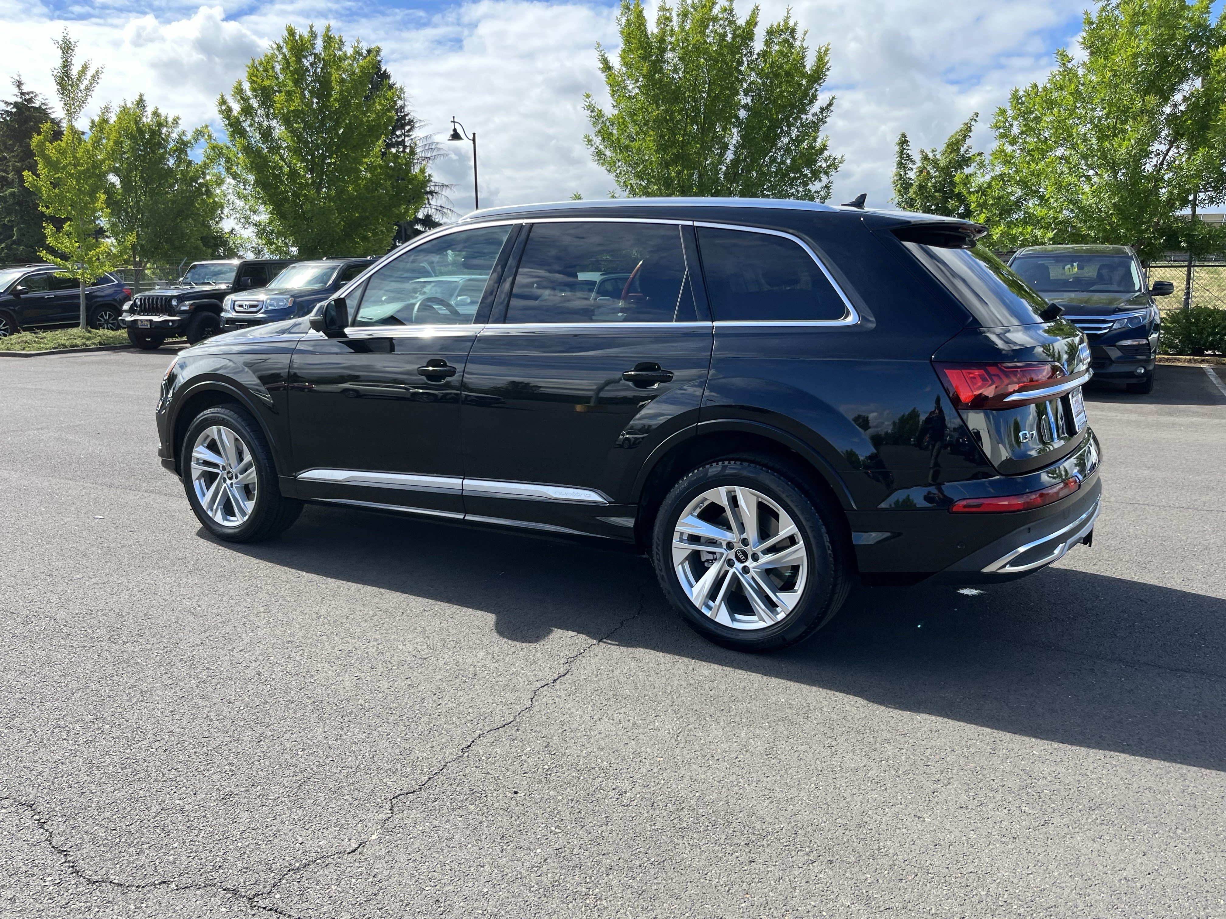 Used 2023 Audi Q7 3.0T Premium Plus w/ Premium Plus Package AWD/4WD image 3