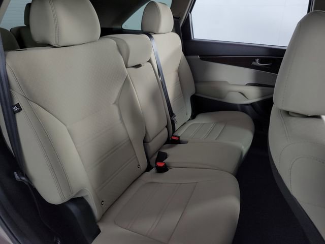 Used 2020 Kia Sorento LX image 17