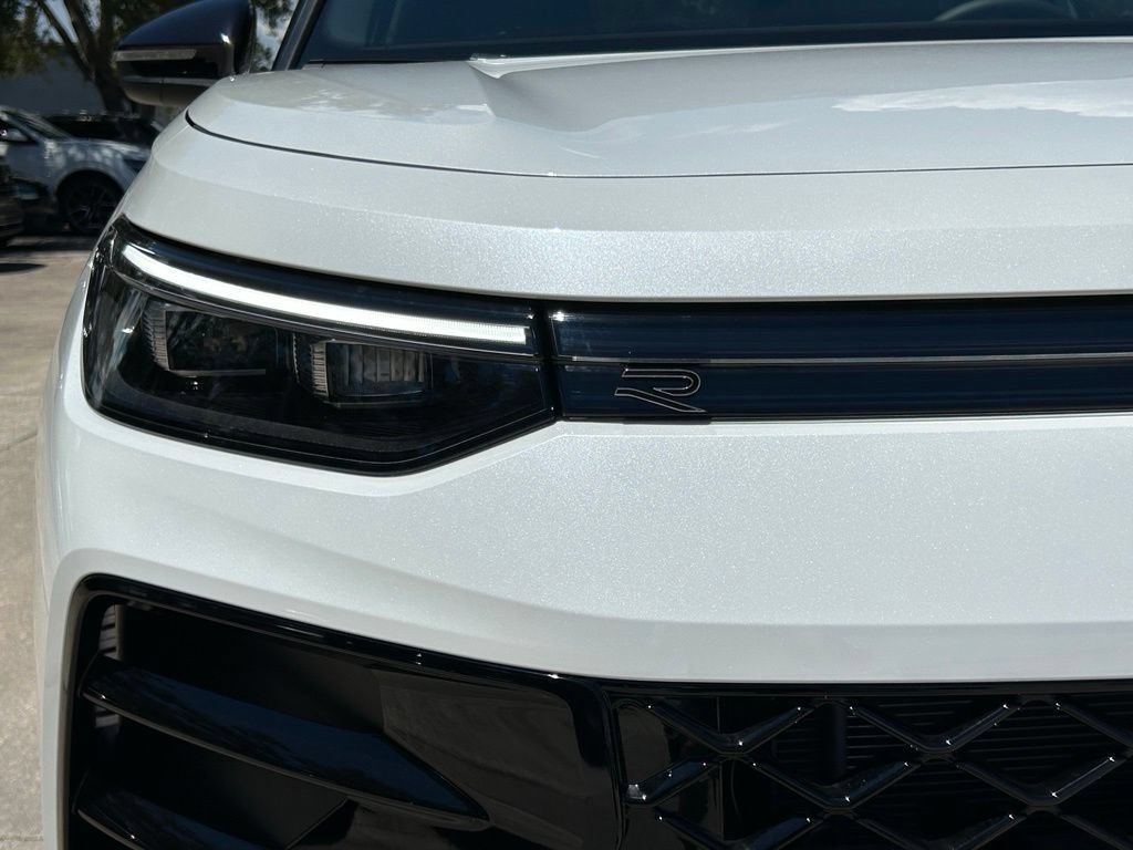 New 2026 Volkswagen Tiguan SE R-Line FWD image 35