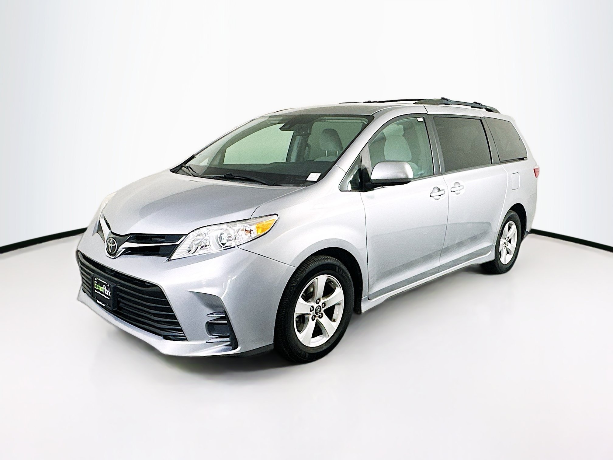 Used 2018 Toyota Sienna LE FWD image 3