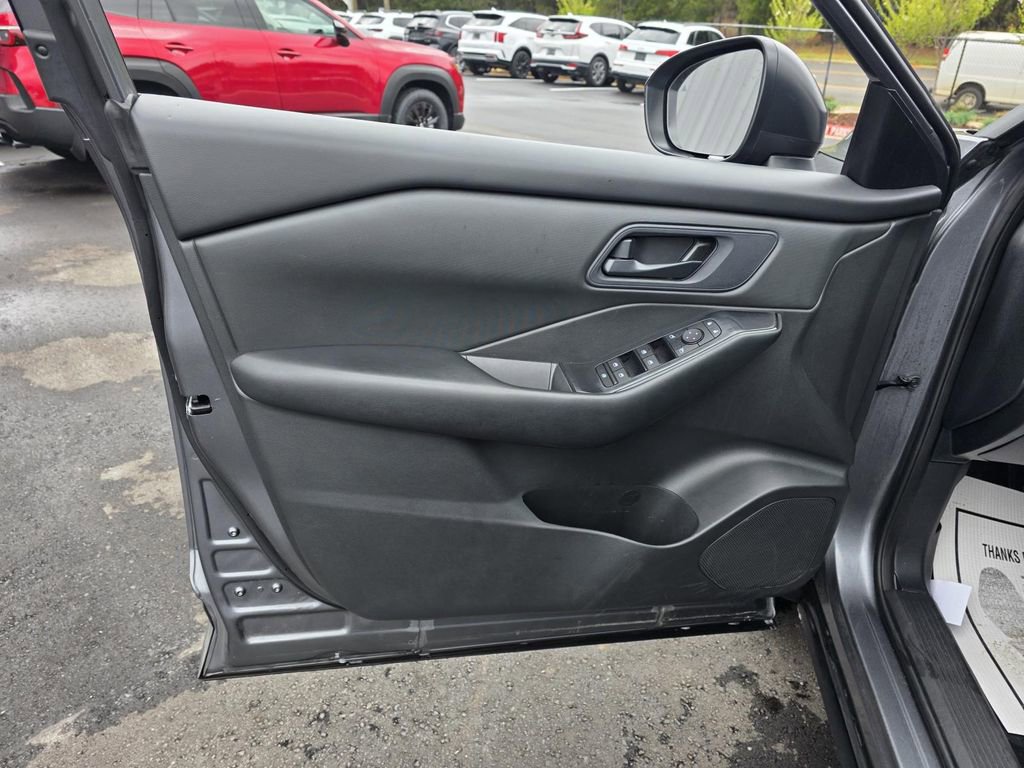 Used 2024 Nissan Rogue S image 12