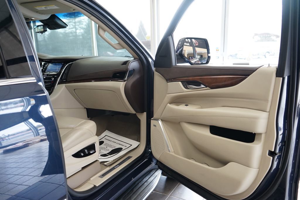 Used 2017 Cadillac Escalade ESV Luxury image 48