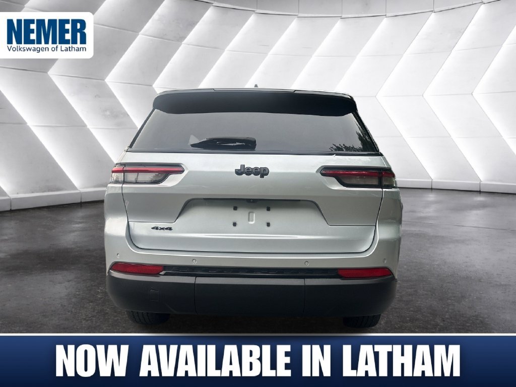 Used 2023 Jeep Grand Cherokee L Laredo AWD/4WD image 3