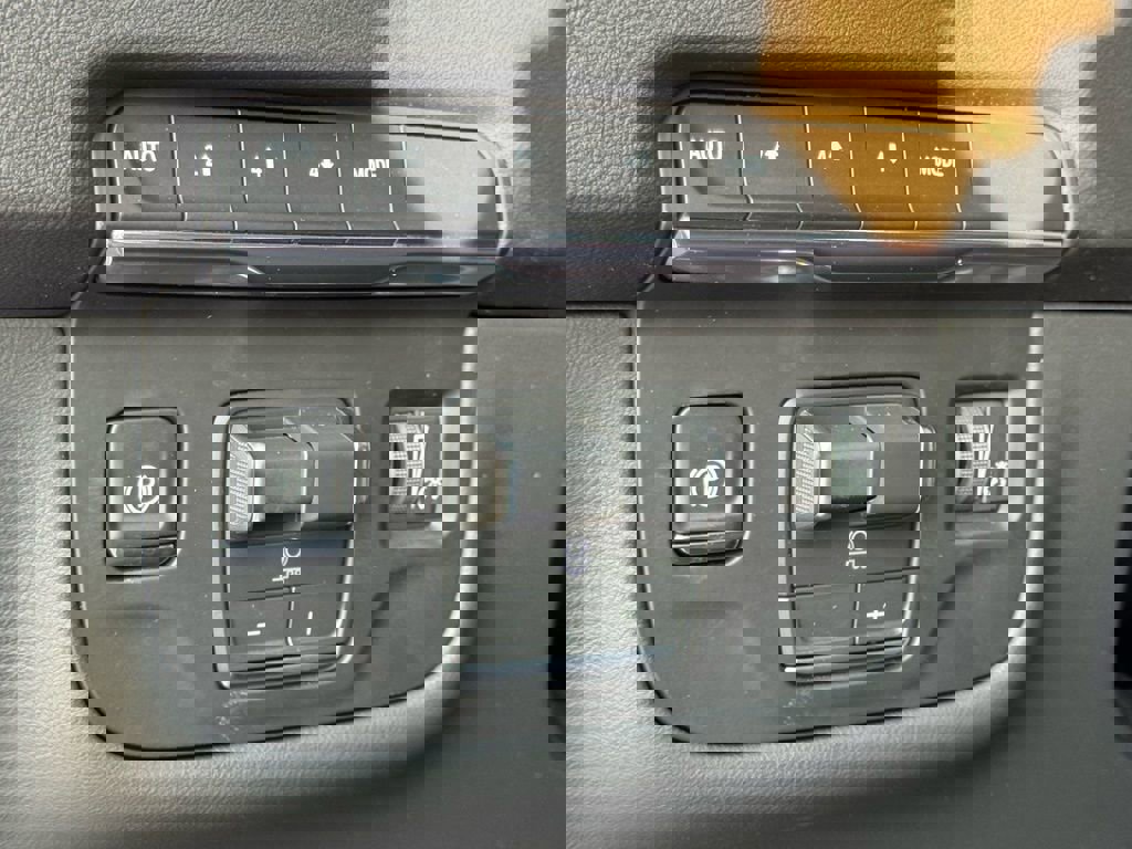 New 2026 Cadillac Escalade ESV Sport w/ LPO, ONYX Package image 22