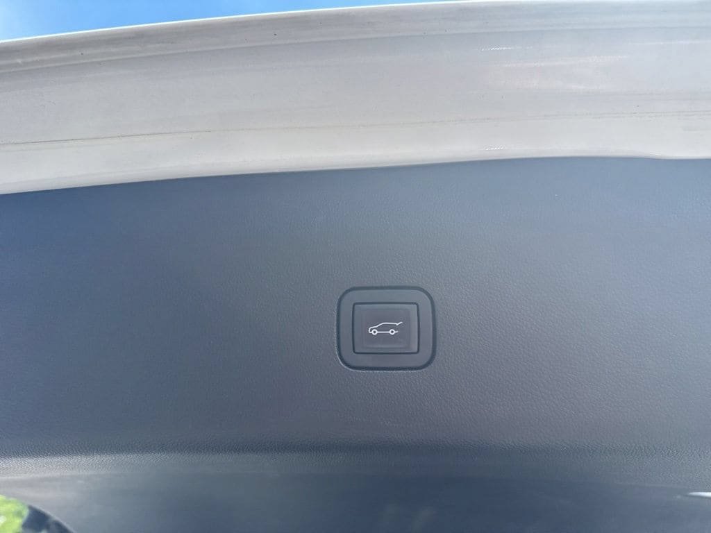 Used 2019 Buick Enclave Essence FWD image 11