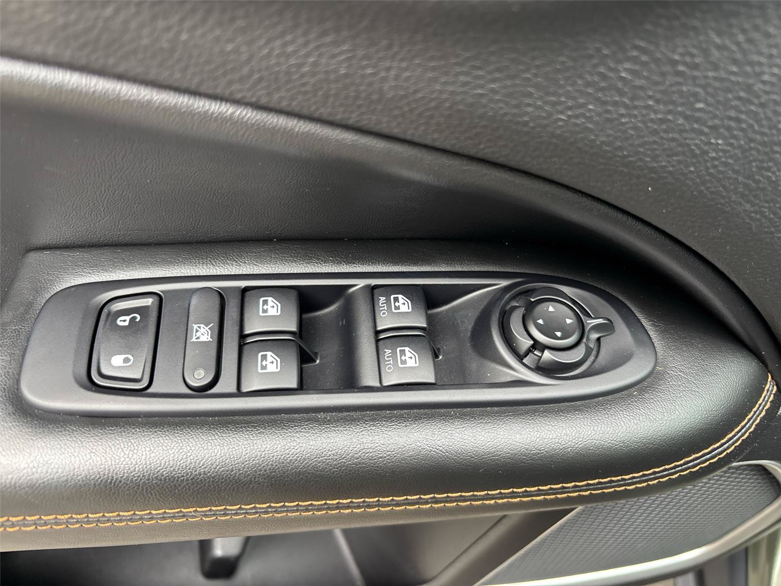 Used 2018 Jeep Compass Limited w/ Navigation Group AWD/4WD image 16