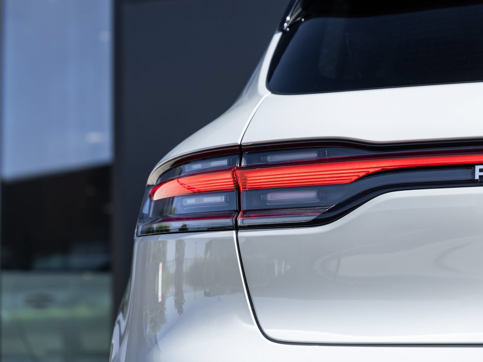 Certified 2024 Porsche Macan S AWD/4WD image 14