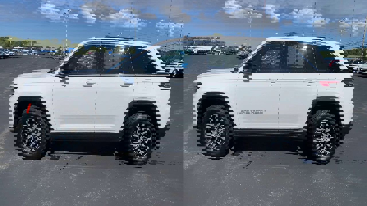 Used 2024 Jeep Grand Cherokee Limited w/ Trailer Tow Package image 6