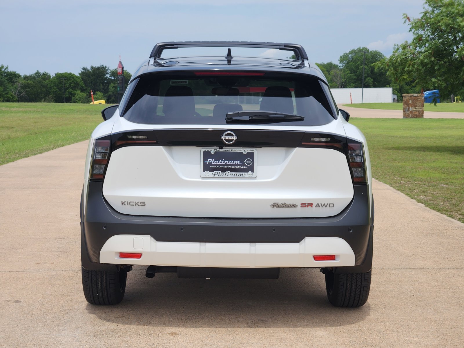 New 2026 Nissan Kicks SR AWD/4WD image 8