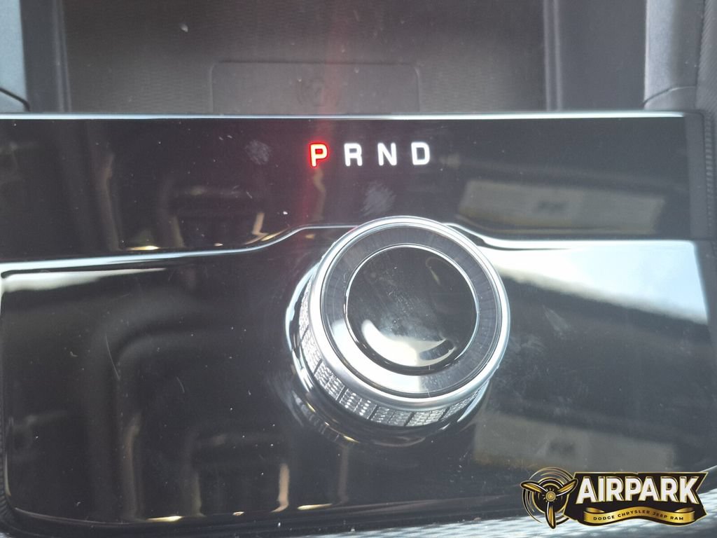 New 2025 Jeep Grand Cherokee Limited w/ Luxury Tech Group II RWD image 21