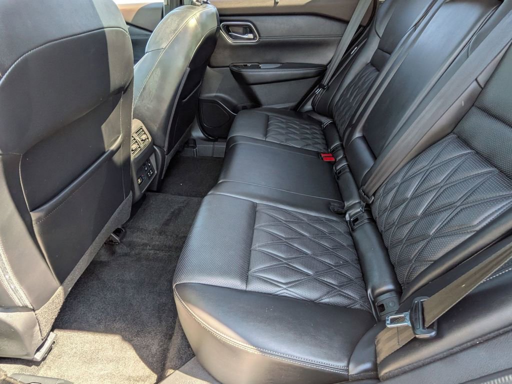 Used 2021 Nissan Rogue Platinum FWD image 21