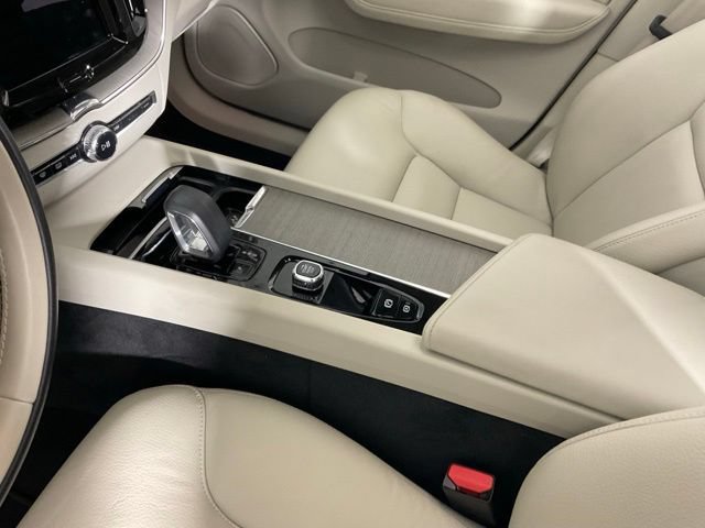 Used 2023 Volvo XC60 B5 Plus w/ Climate Package AWD/4WD image 17