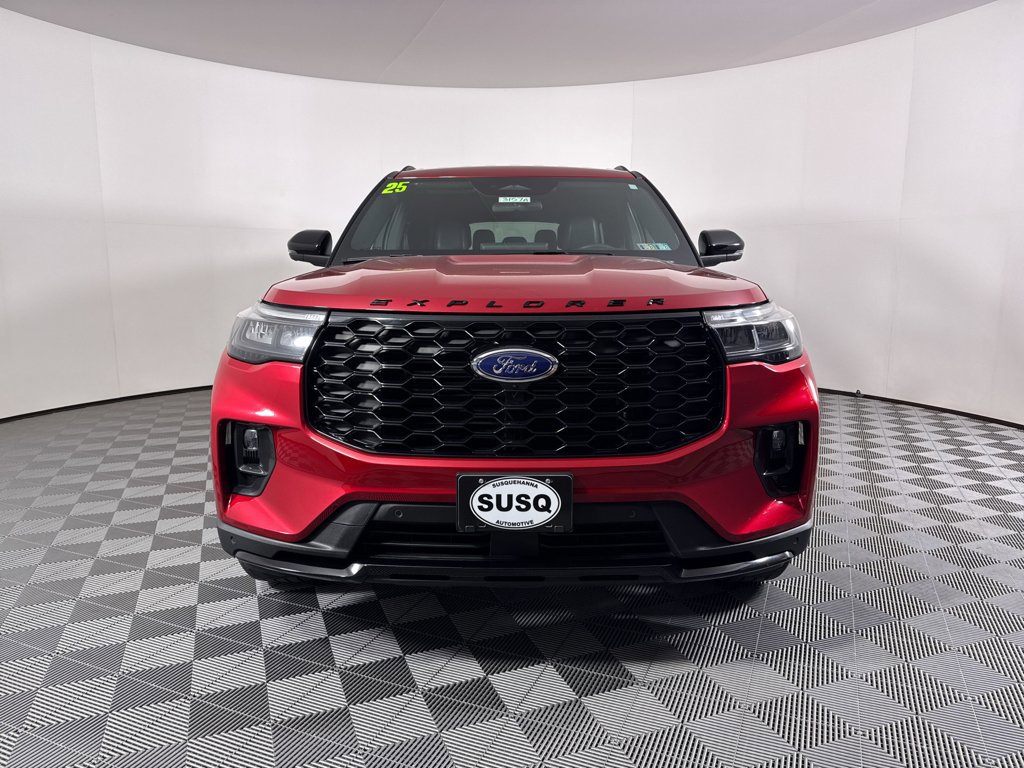 Used 2025 Ford Explorer ST-Line w/ ST-Line Street Pack AWD/4WD image 2