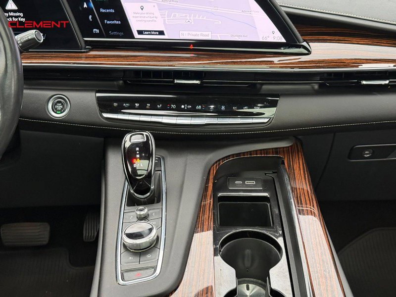 Used 2021 Cadillac Escalade Premium Luxury AWD/4WD image 16