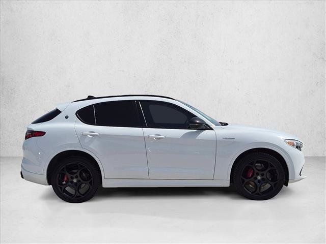 Used 2022 Alfa Romeo Stelvio Veloce AWD/4WD image 4