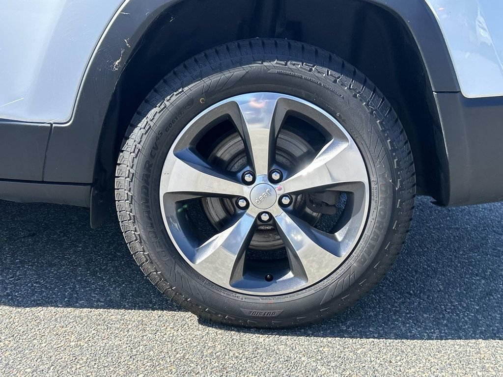Used 2019 Jeep Cherokee Limited AWD/4WD image 9