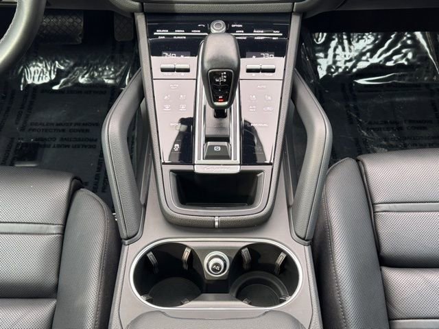 Used 2022 Porsche Cayenne Platinum Edition w/ Premium Package Plus image 26